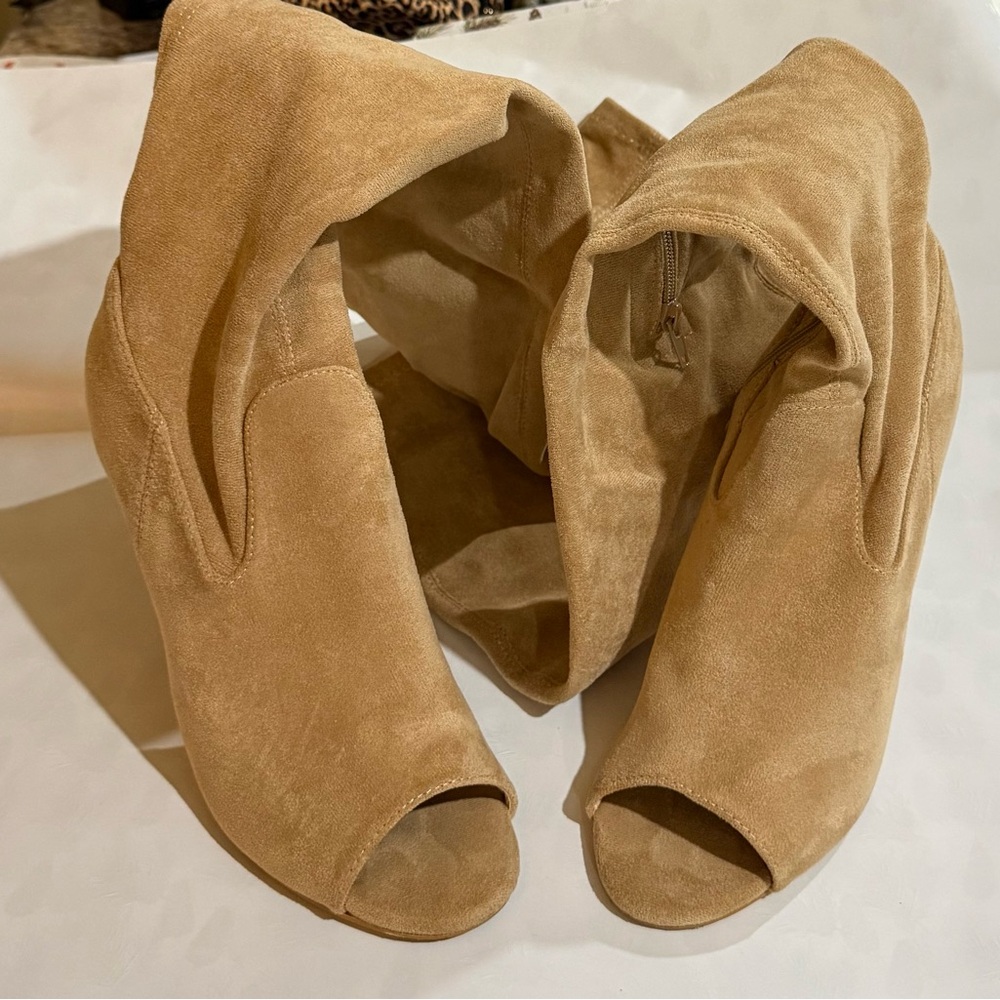 Women’s Peep-Toe Suede Ankle Boots in Tan